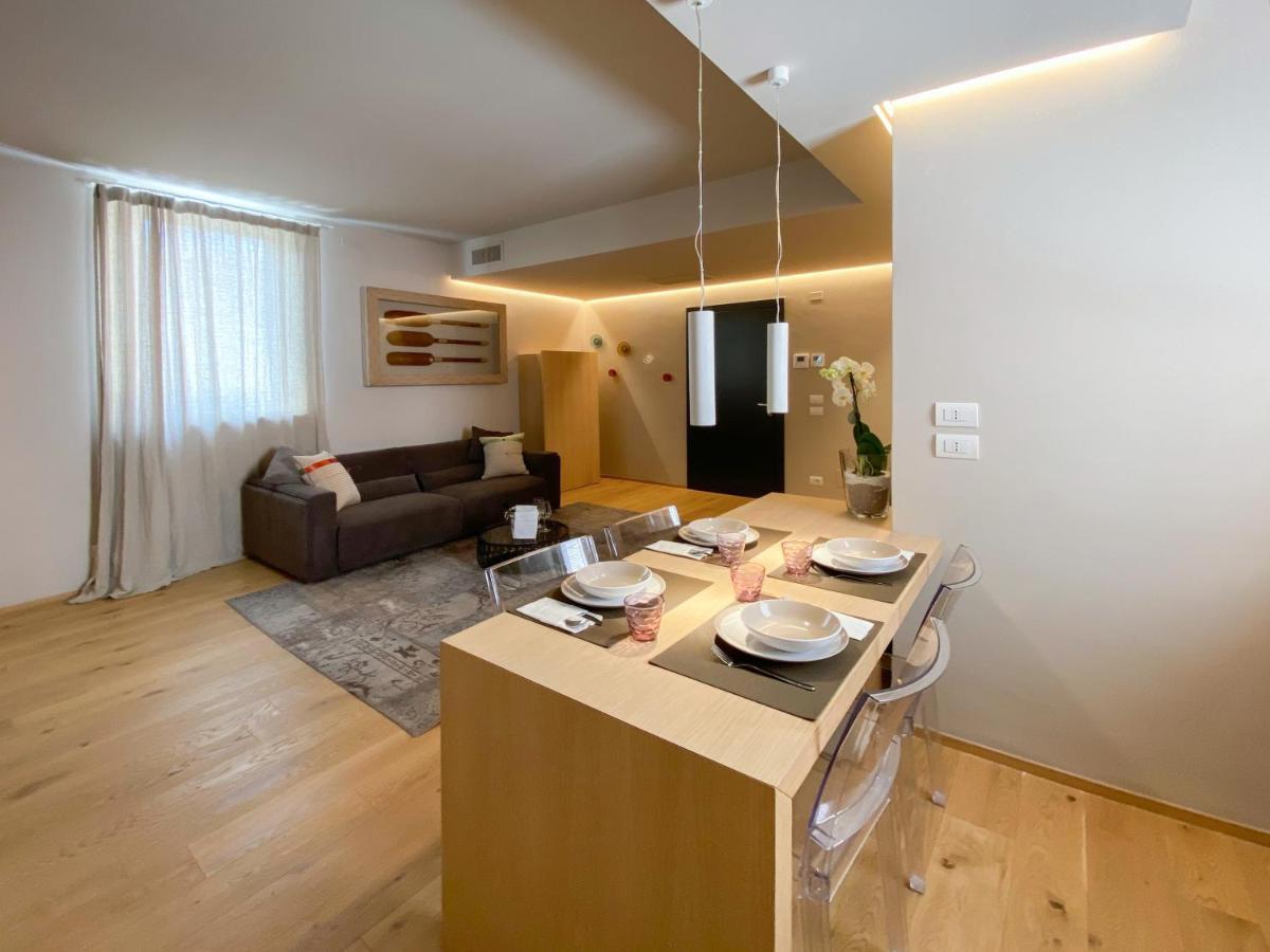 Time To Be - Luxury Apartments Centro Storico Пескиера дел Гарда Екстериор снимка