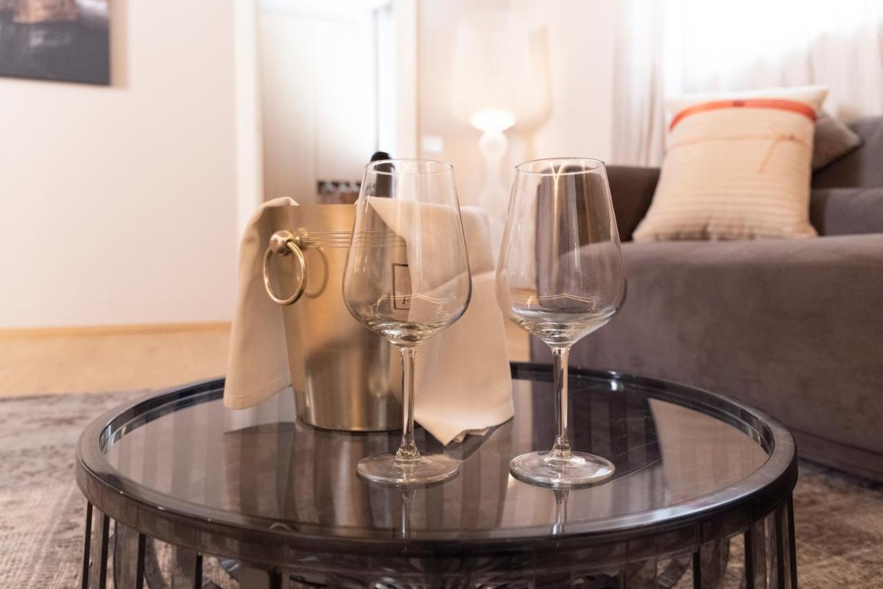 Time To Be - Luxury Apartments Centro Storico Пескиера дел Гарда Екстериор снимка